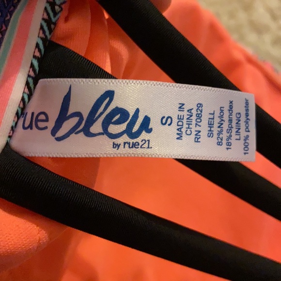 NWOT Racerback Ruffle Bikini Top - Picture 3 of 4